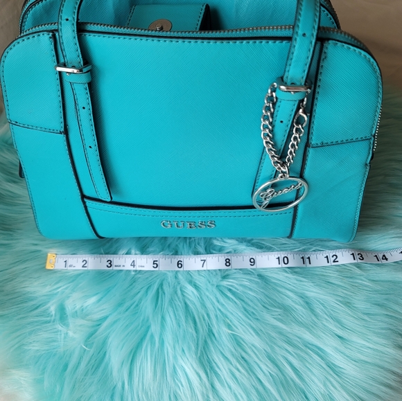 Guess purse - Picture 4 of 14